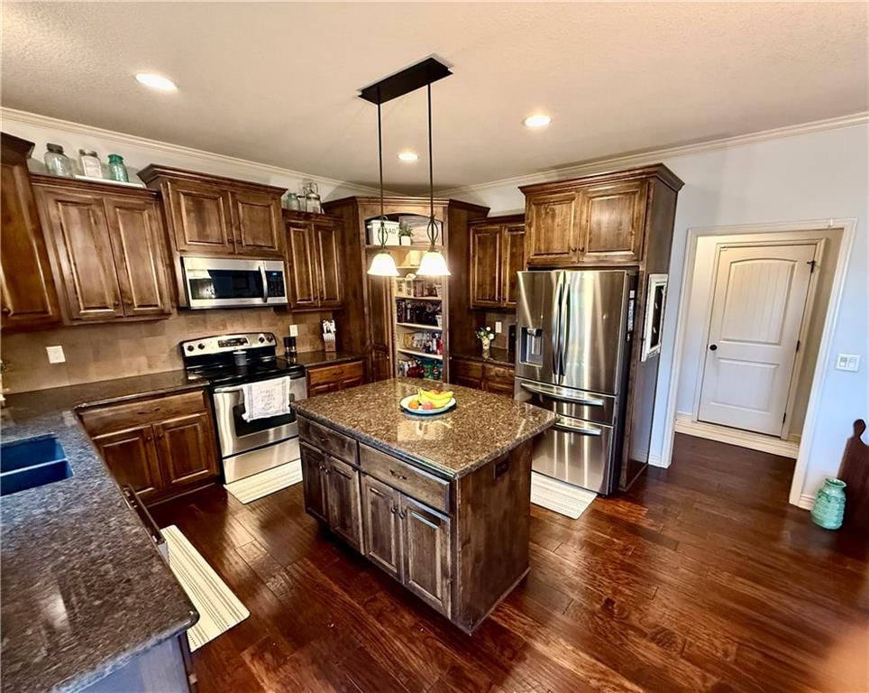 409 SW Webster Drive — photo 13
