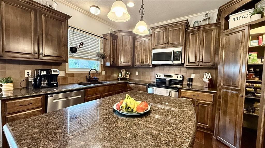 409 SW Webster Drive — photo 16