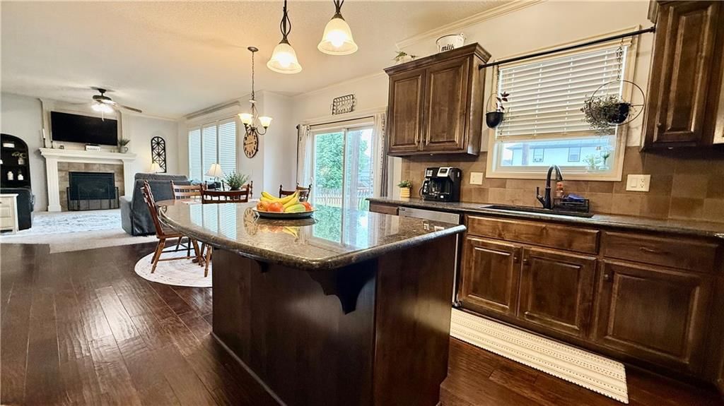 409 SW Webster Drive — photo 17