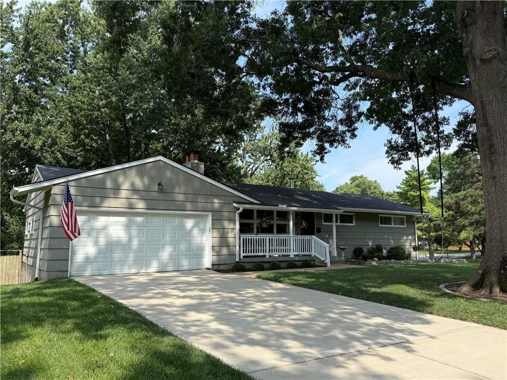 8025 Maple Street — photo 2
