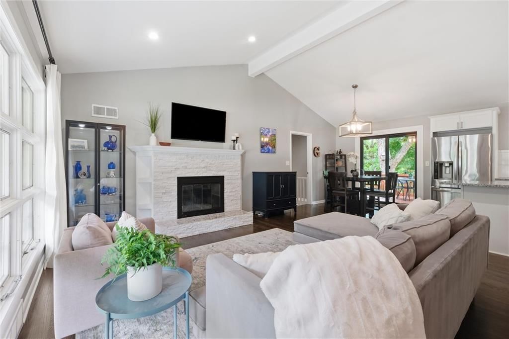 8025 Maple Street — photo 6