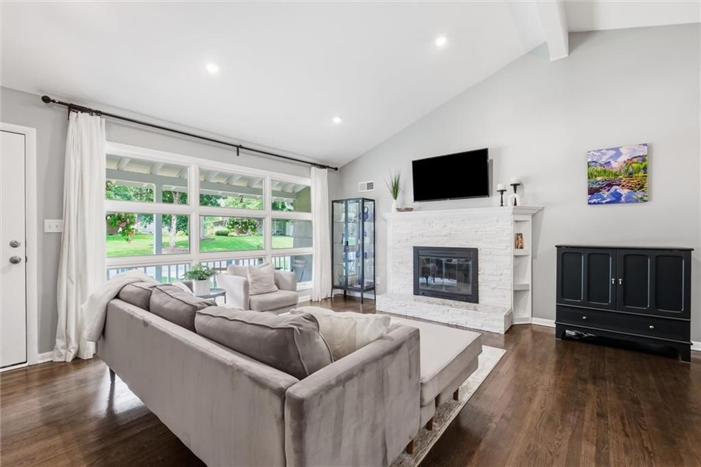8025 Maple Street — photo 8