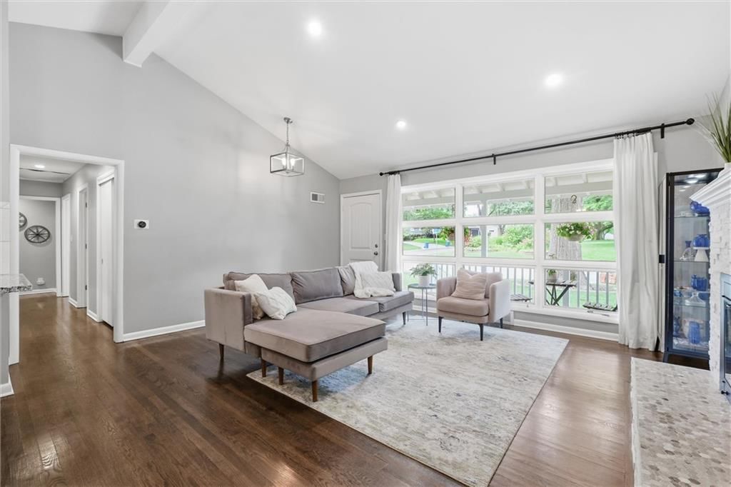 8025 Maple Street — photo 10