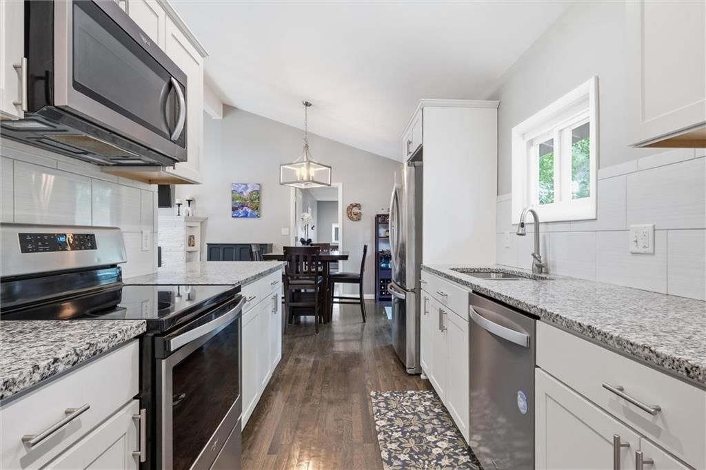 8025 Maple Street — photo 12