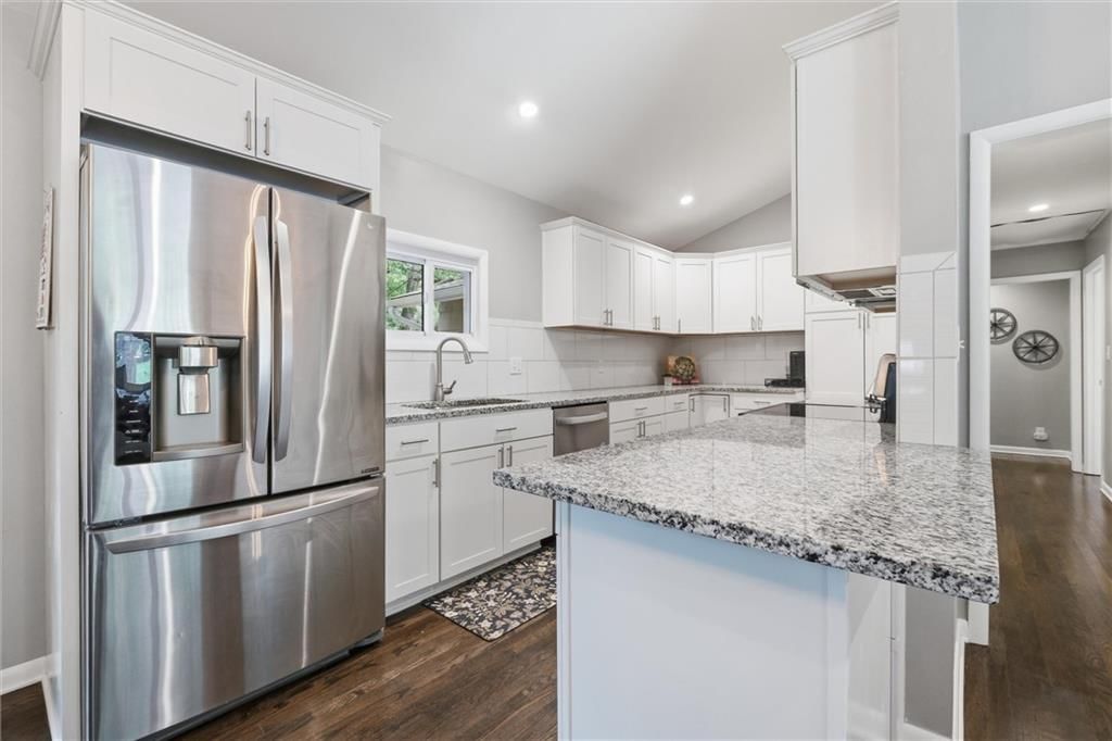 8025 Maple Street — photo 16