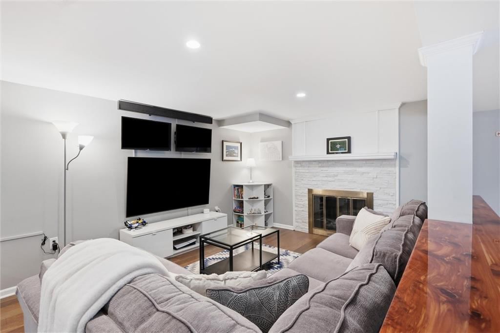 8025 Maple Street — photo 31