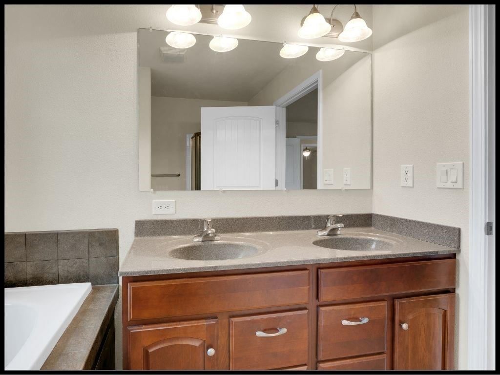 560 NE 115th Road — photo 29