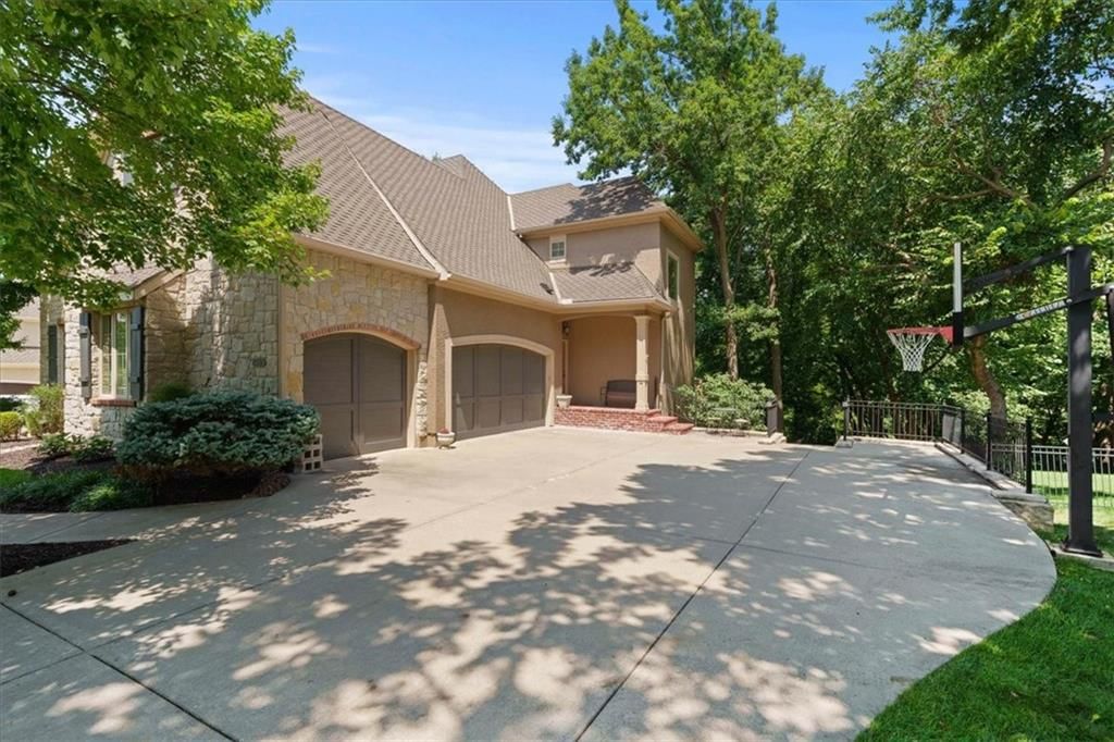 9702 W 144th Terrace, Overland Park, KS: listing photo 3