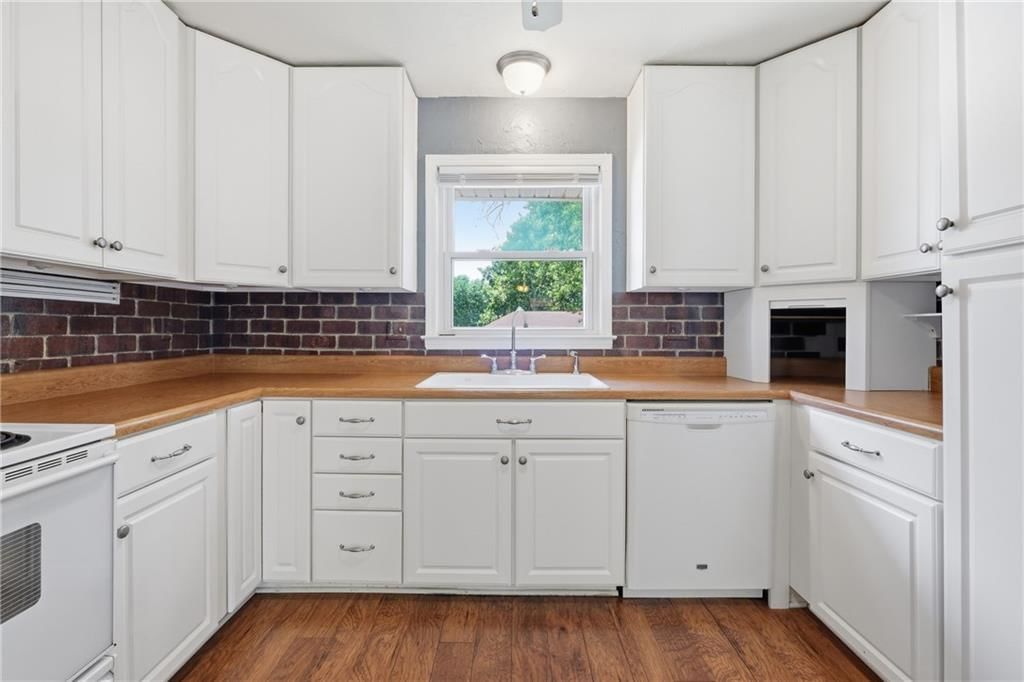 21222 W 70th Street — photo 8