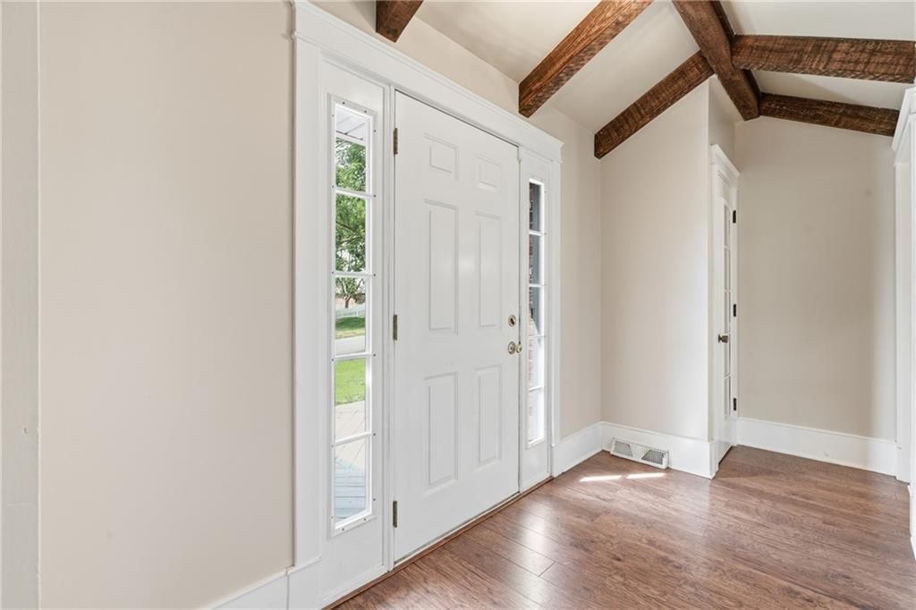 21222 W 70th Street, Shawnee, KS: listing photo 3