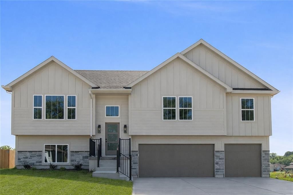 1325 N Holland Court — photo 1