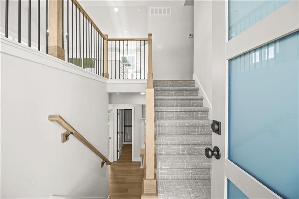 1325 N Holland Court — photo 2