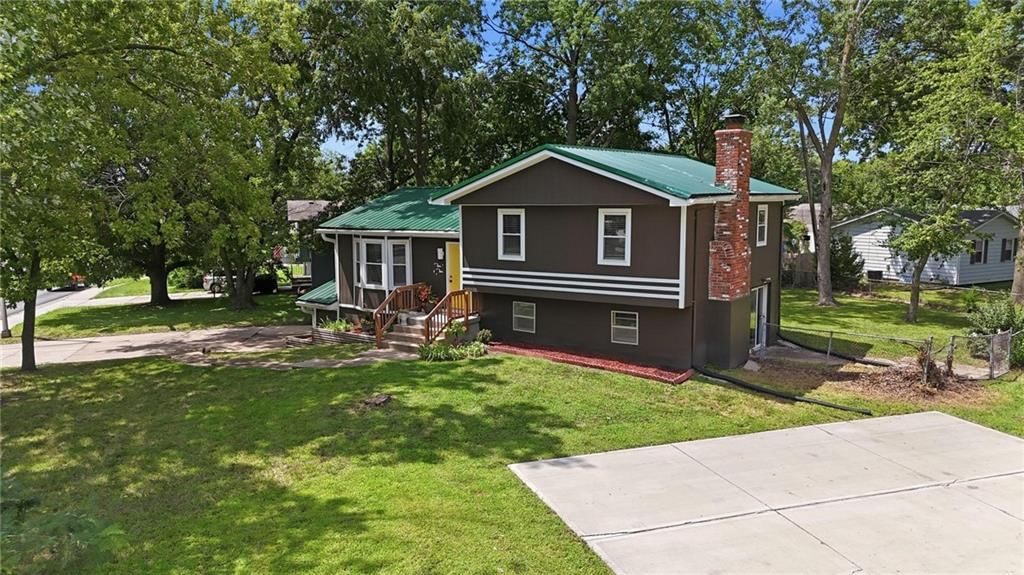 1010 E Langsford Road — photo 2