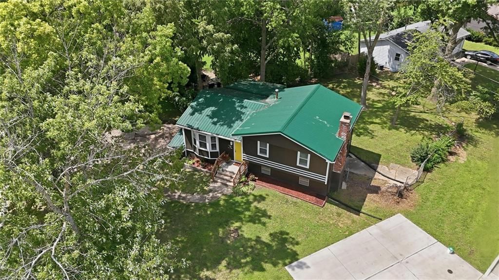 1010 E Langsford Road — photo 3