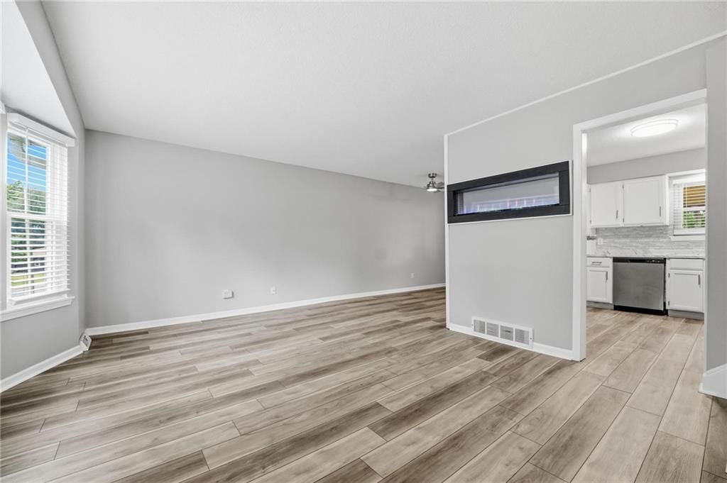 1010 E Langsford Road — photo 6