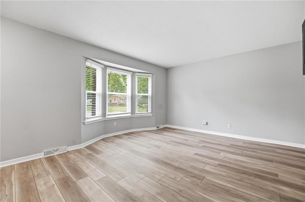 1010 E Langsford Road — photo 7