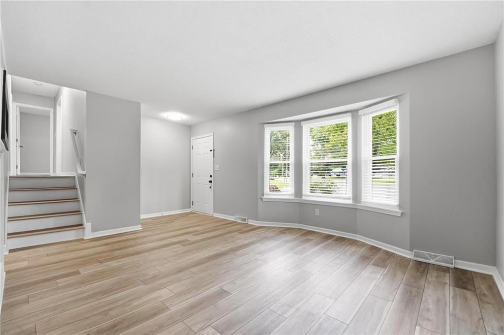 1010 E Langsford Road — photo 8
