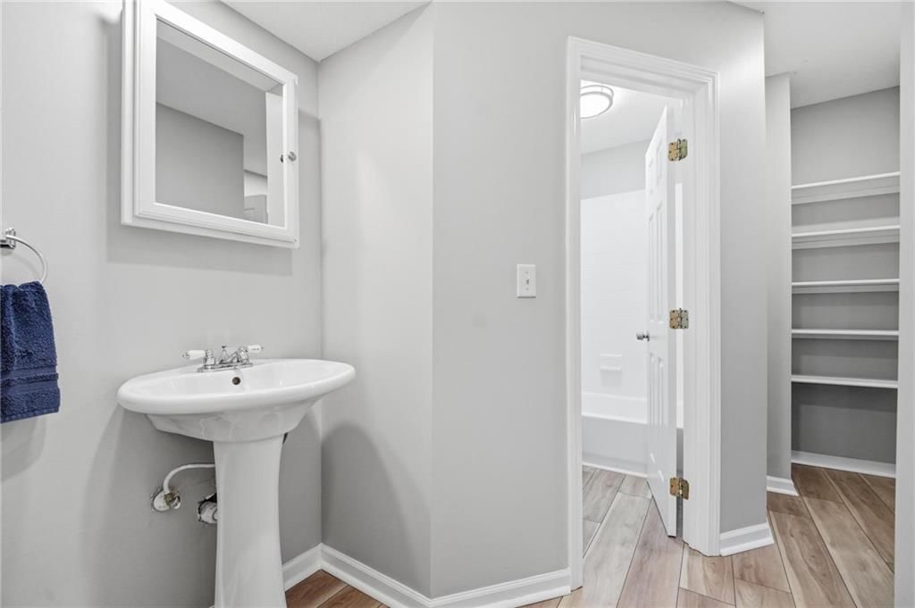 1010 E Langsford Road — photo 19