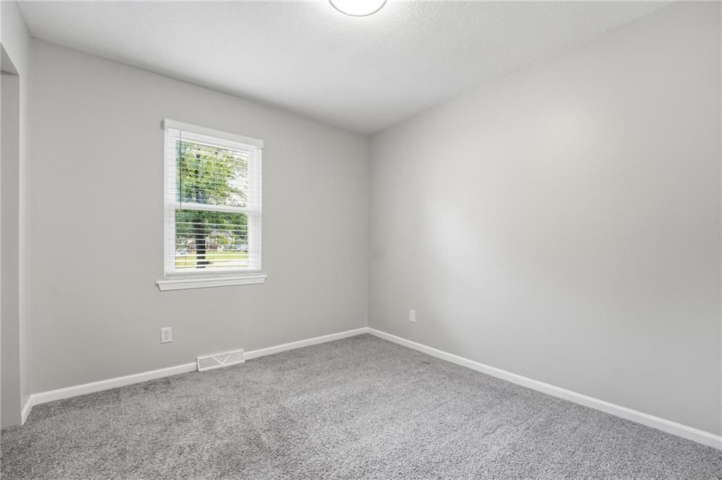 1010 E Langsford Road — photo 25