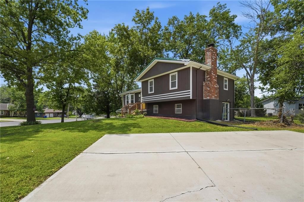 1010 E Langsford Road — photo 32