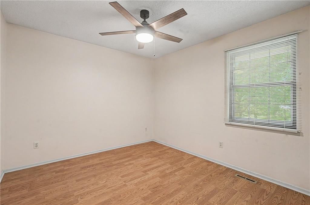 1526 N Pleasant Street — photo 8