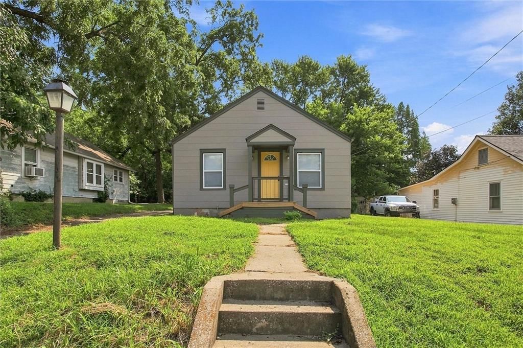 1125 S DODGION Avenue — photo 4