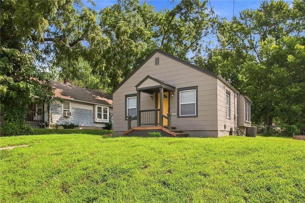 1125 S DODGION Avenue — photo 5