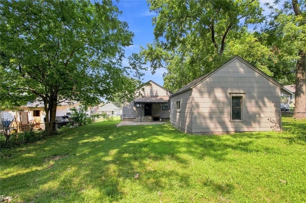 1125 S DODGION Avenue — photo 26