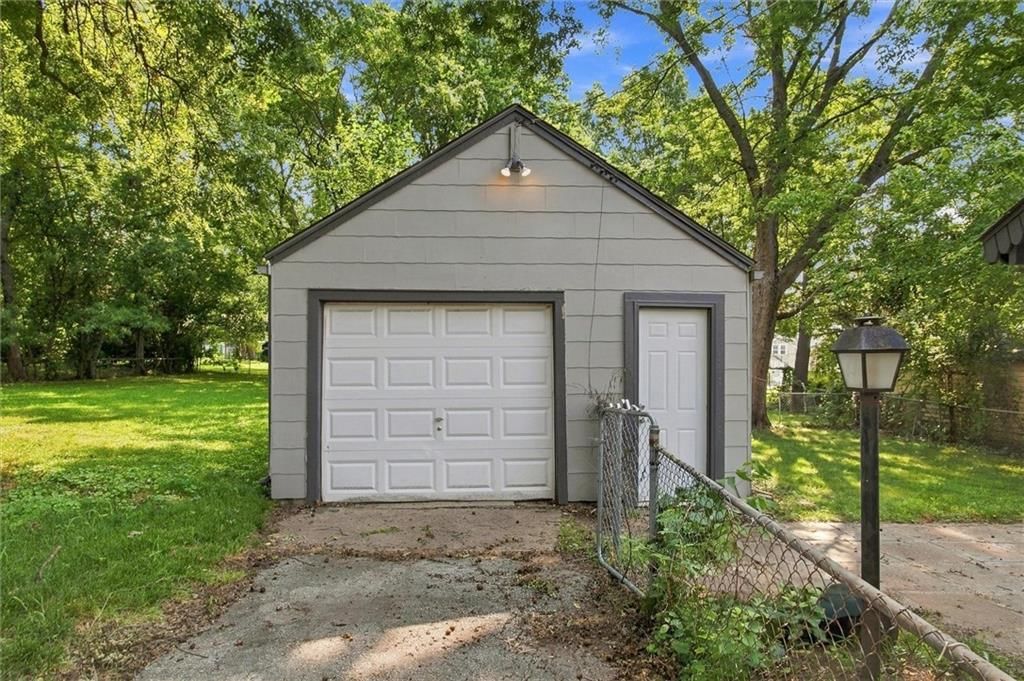 1125 S DODGION Avenue — photo 27