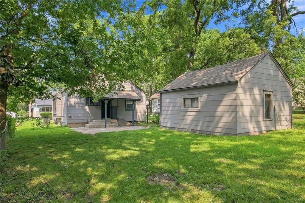 1125 S DODGION Avenue — photo 29