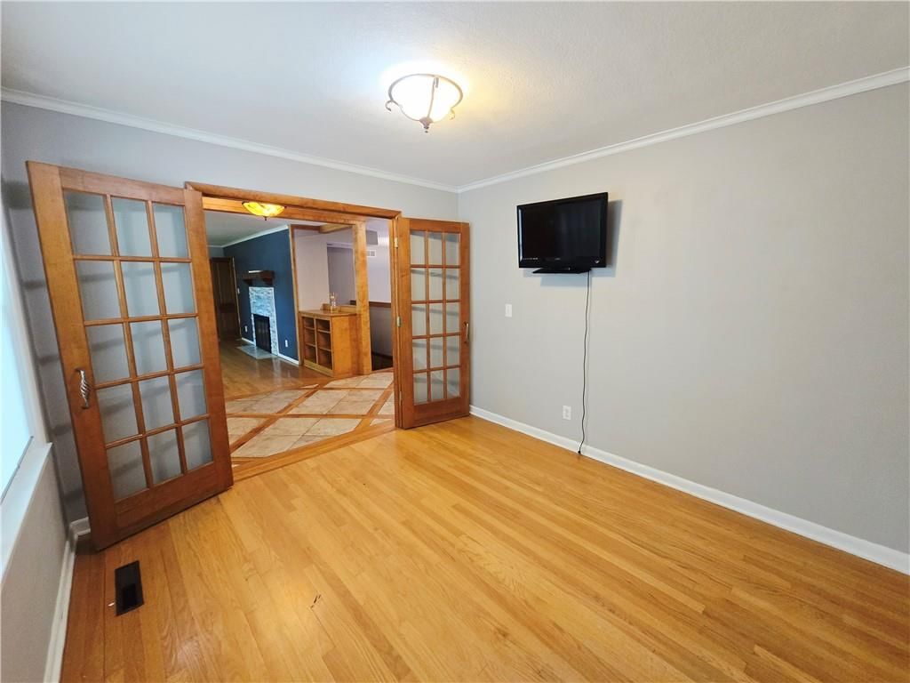 9536 Manor Road — photo 9