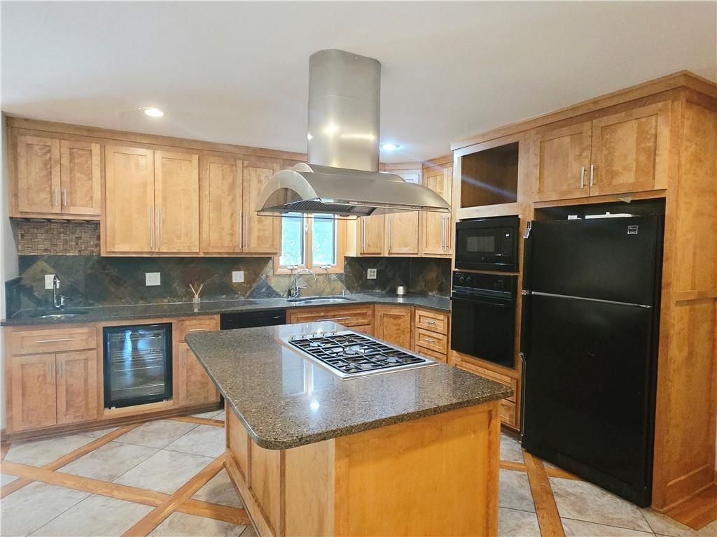 9536 Manor Road — photo 10