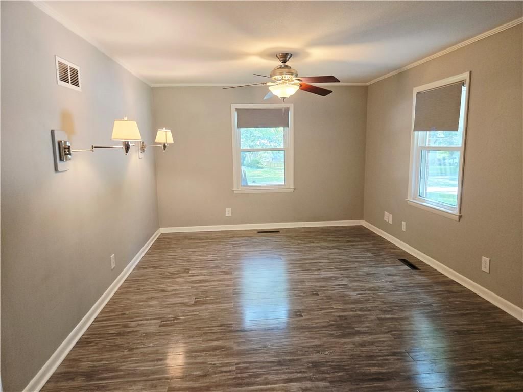 9536 Manor Road — photo 13
