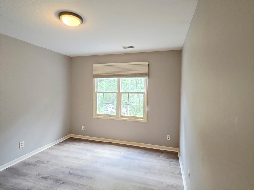 9536 Manor Road — photo 20