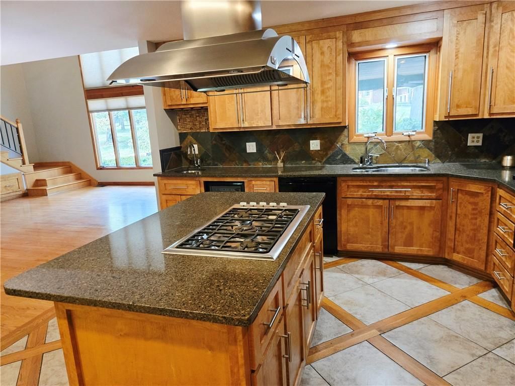 9536 Manor Road — photo 23