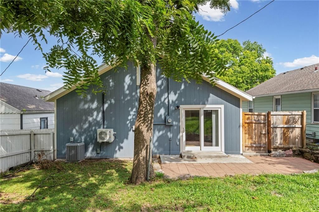 4516 Mercier Street — photo 34