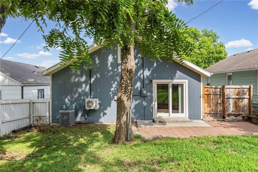 4516 Mercier Street — photo 35