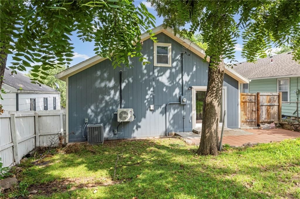 4516 Mercier Street — photo 36