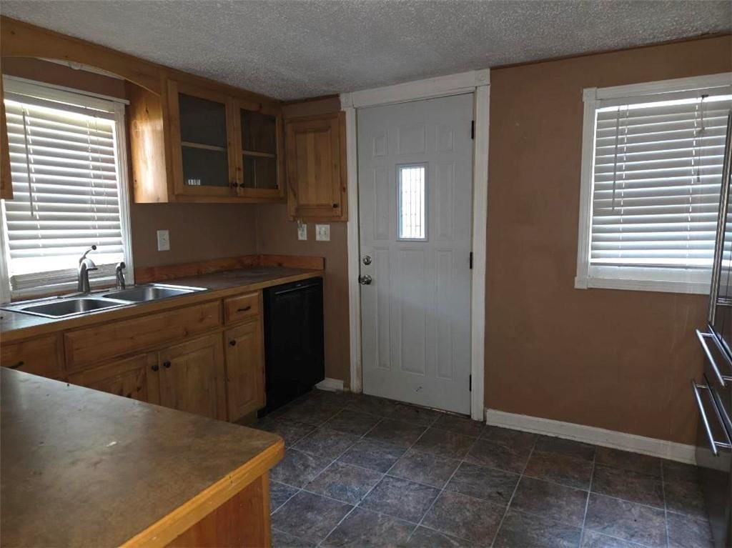 307 E CHESTNUT Street — photo 6