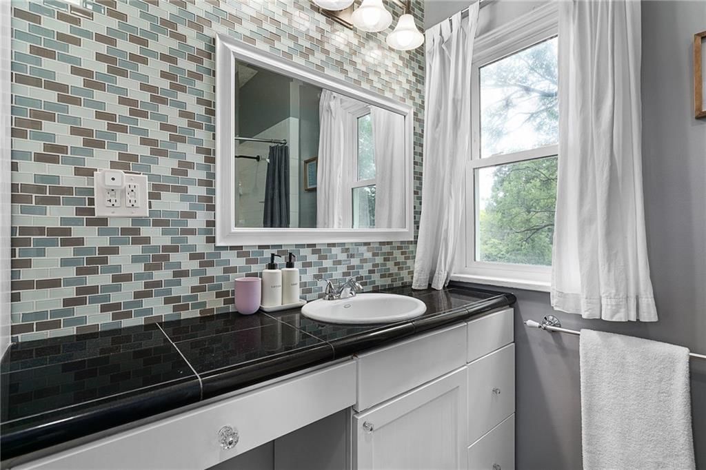 426 N Nettleton Avenue — photo 29