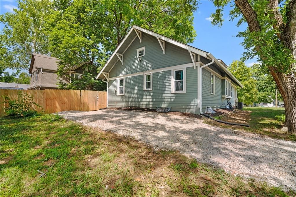 426 N Nettleton Avenue — photo 41