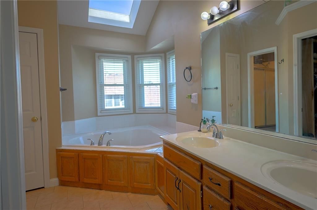 1437 Coventry Lane — photo 10