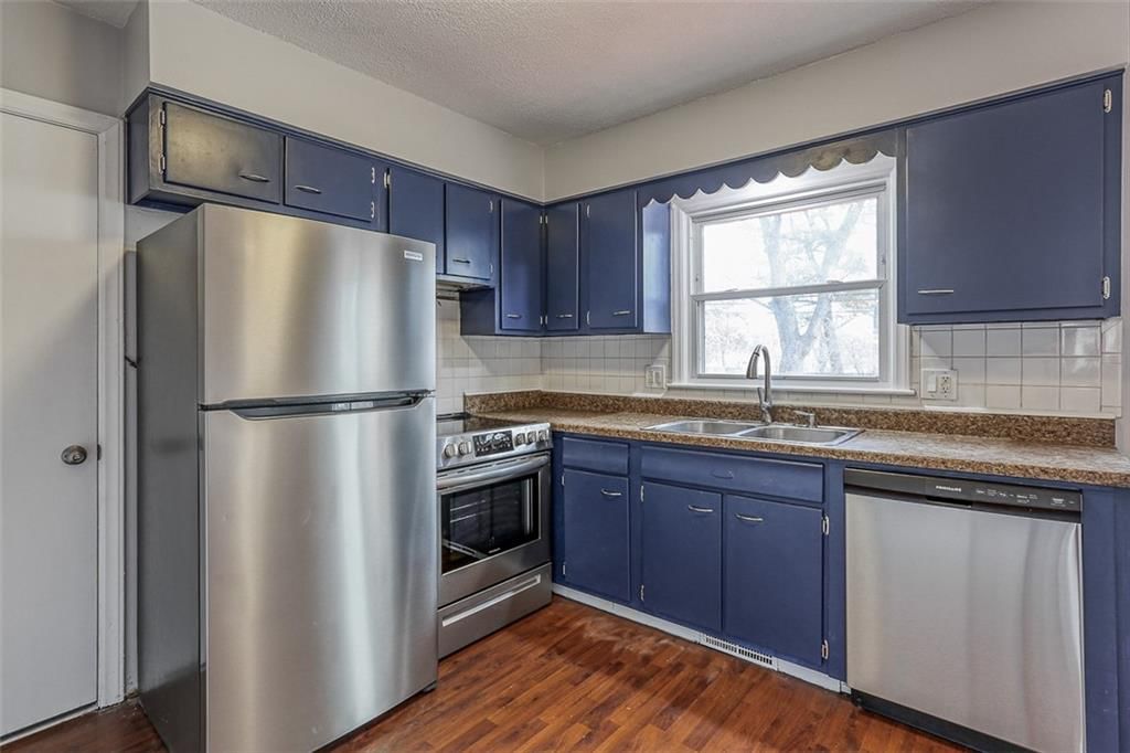 613 NE Corder Street — photo 2