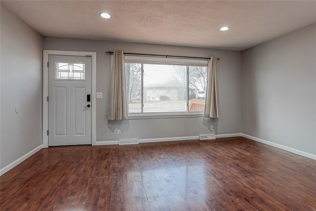 613 NE Corder Street — photo 3
