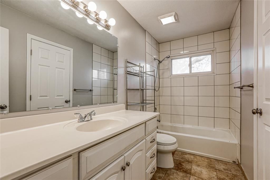 613 NE Corder Street — photo 4