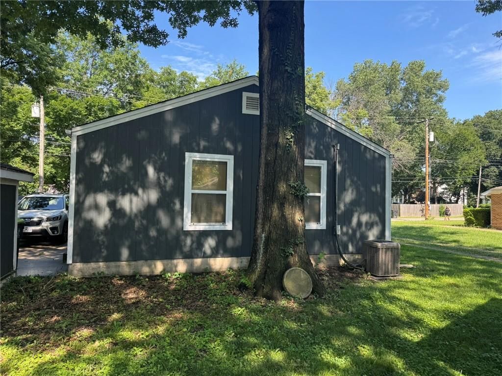 1007 A & B S Lexington Street — photo 4