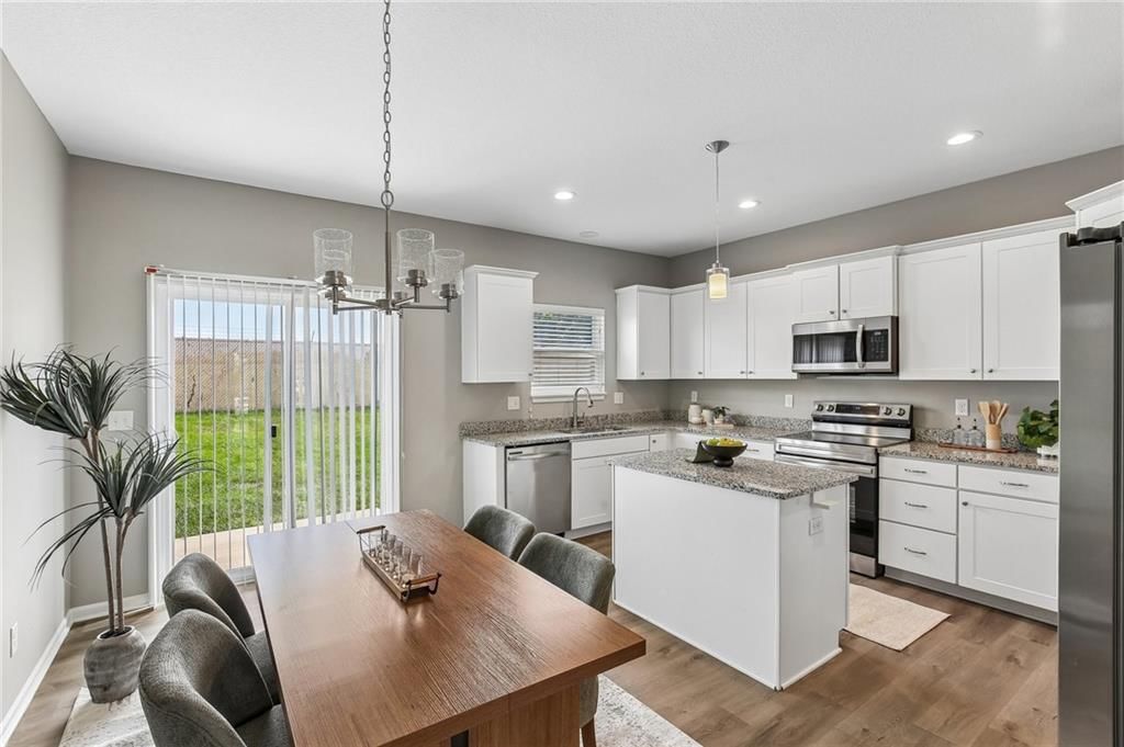 1801 NW Hilltop Court — photo 8