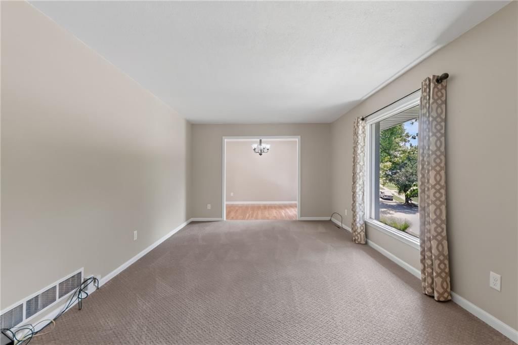 7401 N Strathbury Avenue — photo 4