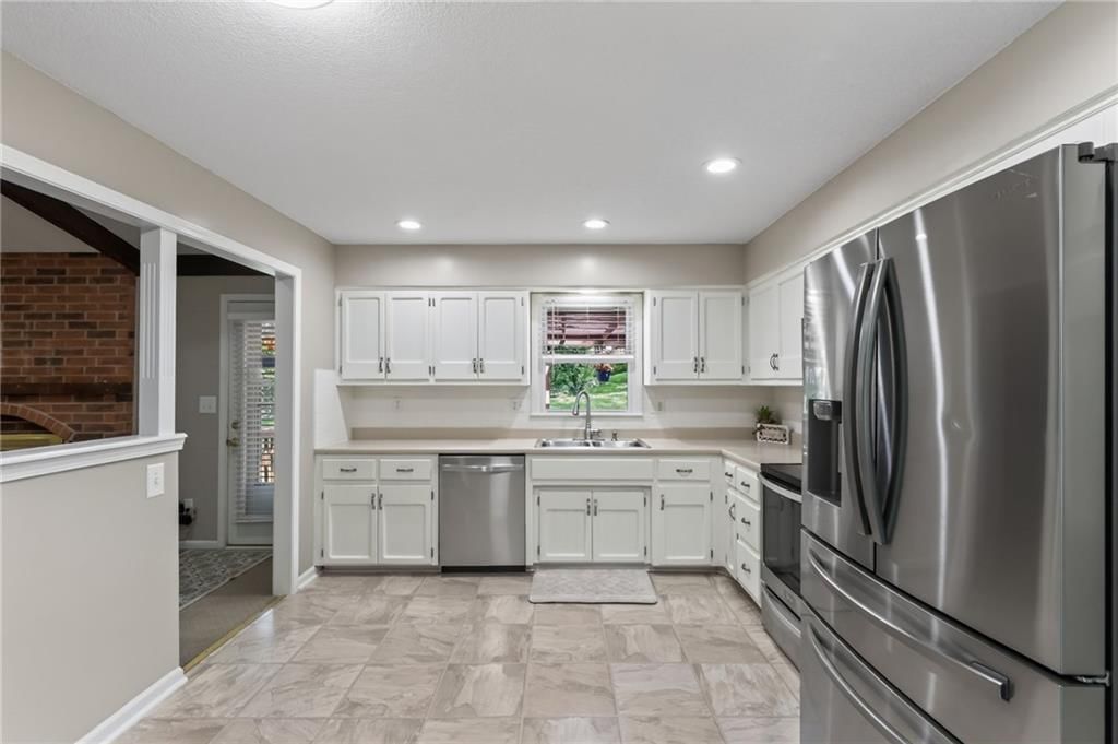 7401 N Strathbury Avenue — photo 8