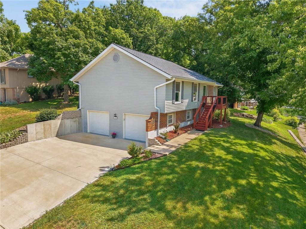 7401 N Strathbury Avenue — photo 37